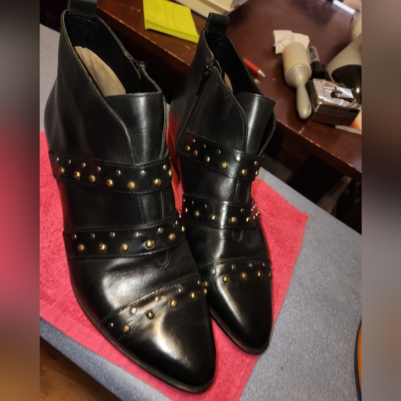 Naturalizer Blissful Studded Ankle BootieBlack Leather Almond Toe Women's 12 - Picture 2 of 5